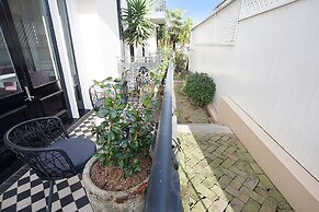 Comfortable Renovated Studio Close To City