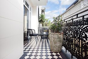 Comfortable Renovated Studio Close To City
