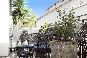 Comfortable Renovated Studio Close To City
