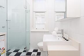 Comfortable Renovated Studio Close To City