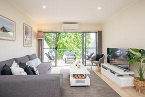 Generous 2-bed Townhouse With A Private Balcony