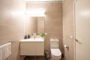 Generous 2-bed Townhouse With A Private Balcony