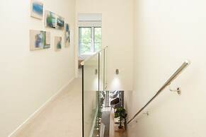 Generous 2-bed Townhouse With A Private Balcony
