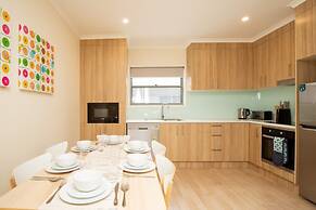 Generous 2-bed Townhouse With A Private Balcony