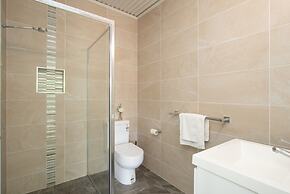 Generous 2-bed Townhouse With A Private Balcony