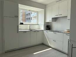 Stylish 3-bedroom Apartment With sea View