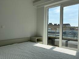 Stylish 3-bedroom Apartment With sea View