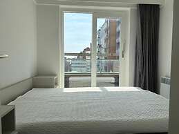 Stylish 3-bedroom Apartment With sea View