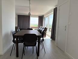 Stylish 3-bedroom Apartment With sea View