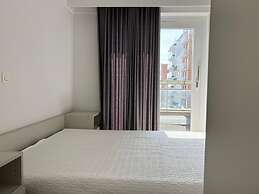 Stylish 3-bedroom Apartment With sea View