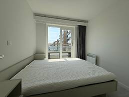 Stylish 3-bedroom Apartment With sea View