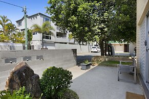 Ground Floor 2-bed Mermaid Beach Pad With Parking