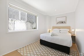 Ground Floor 2-bed Mermaid Beach Pad With Parking