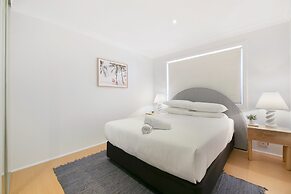 Ground Floor 2-bed Mermaid Beach Pad With Parking