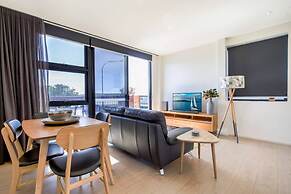 Gorgeous 2-bed Apartment By Shops