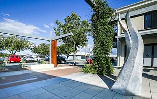 Gorgeous 2-bed Apartment By Shops