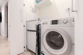 Gorgeous 2-bed Apartment By Shops