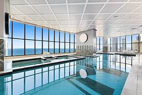 Luxe Oceanfront 1-bed High Rise With Pool & Gym