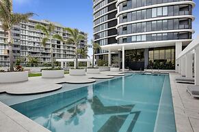 Luxe Oceanfront 1-bed High Rise With Pool & Gym
