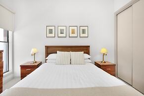 2-bed Apartment With Parking & Balcony Near Trains