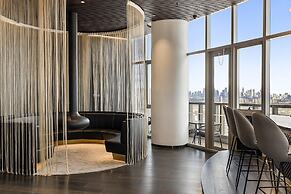 Chic 1-bed With Parking, Gym, Pool & City Views