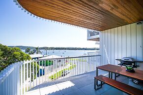 Glorious 2-bed With Waterside Balcony Views