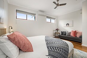 Unique 2- Storey Victorian Terrace Near Errol St