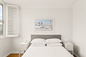 Coastal 2-bed Apartment Steps From Manly Beach