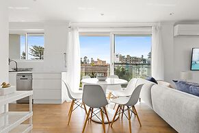Coastal 2-bed Apartment Steps From Manly Beach