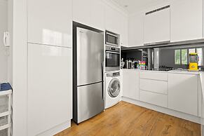 Coastal 2-bed Apartment Steps From Manly Beach
