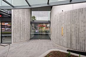 Unwind in Elegance: Your Perfect Braddon Apartment
