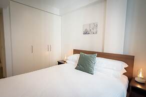 Convenient 2-bed Apartment in Melbourne's Heart