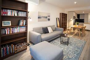 Convenient 2-bed Apartment in Melbourne's Heart
