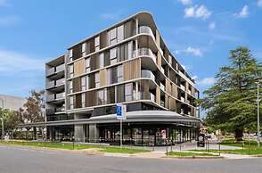 Convenient Braddon Studio With Parking