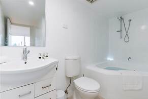 Lakeside 3-bed Apartment With Jacuzzi