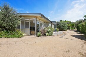 Spacious Coastal 4-bed Steps From the Sand