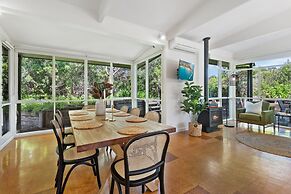 Spacious Coastal 4-bed Steps From the Sand