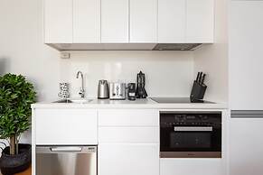Designer Studio in Grand Manor 20 min From Sydney
