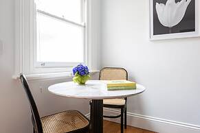Designer Studio in Grand Manor 20 min From Sydney