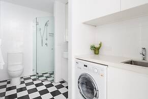 Designer Studio in Grand Manor 20 min From Sydney