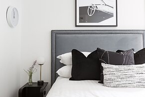 Designer Studio in Grand Manor 20 min From Sydney
