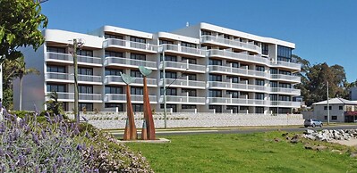 Elegant 2-bed Apartment With Incredible Bay Views