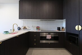 Elegant 2-bed Apartment With Incredible Bay Views