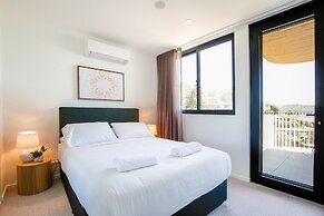 Elegant 2-bed Apartment With Incredible Bay Views