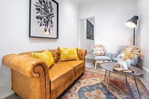 Contemporary 2-bed House in Trendy Enmore