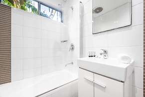 Contemporary 2-bed House in Trendy Enmore