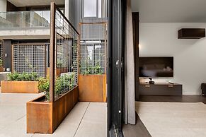 Spotless Braddon Studio With Accessible Bathroom