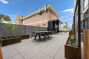 Spotless Braddon Studio With Accessible Bathroom