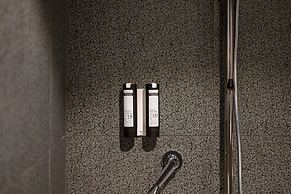 Spotless Braddon Studio With Accessible Bathroom