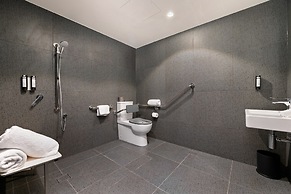 Spotless Braddon Studio With Accessible Bathroom